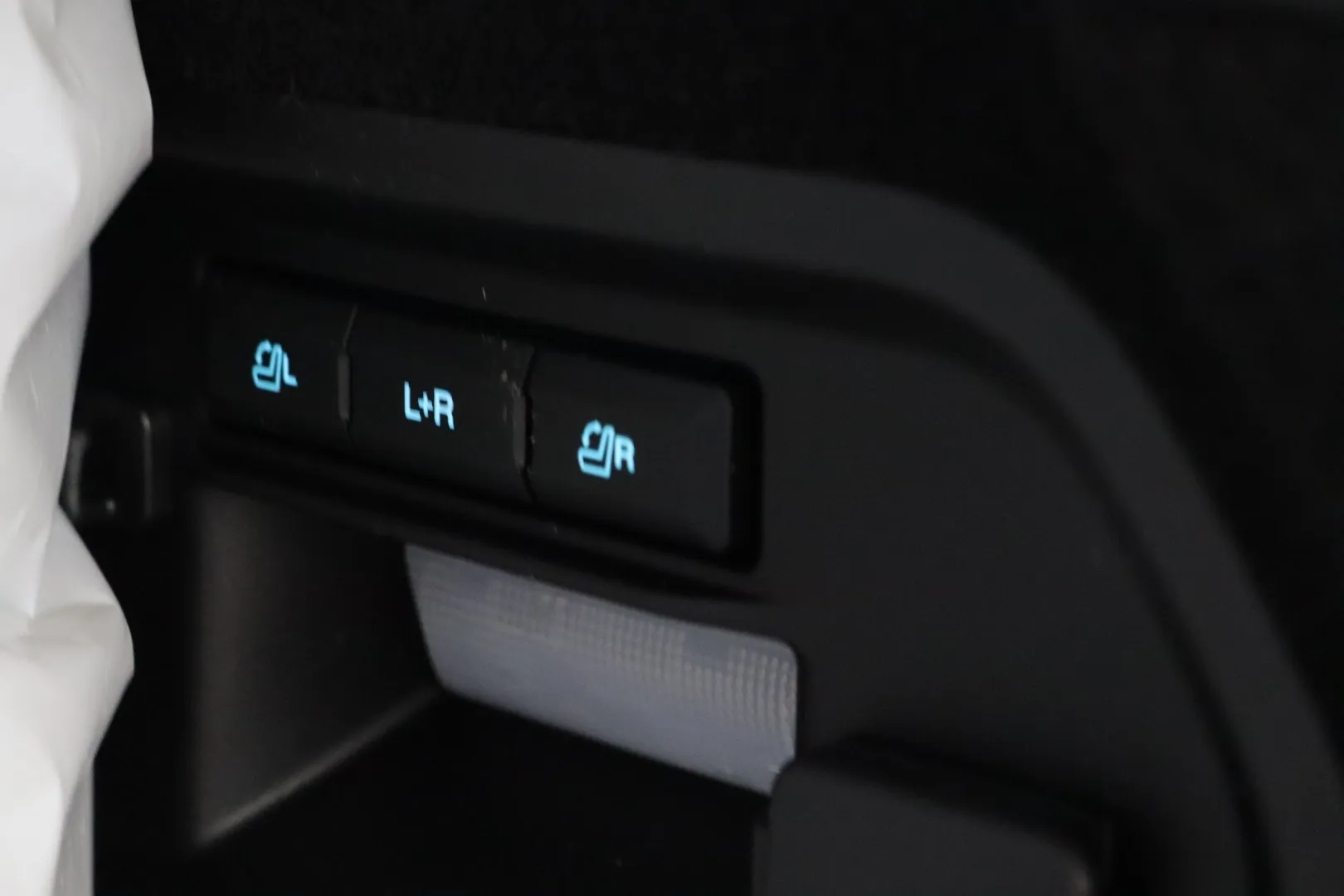 FORD Explorer KUH-707 carousel image