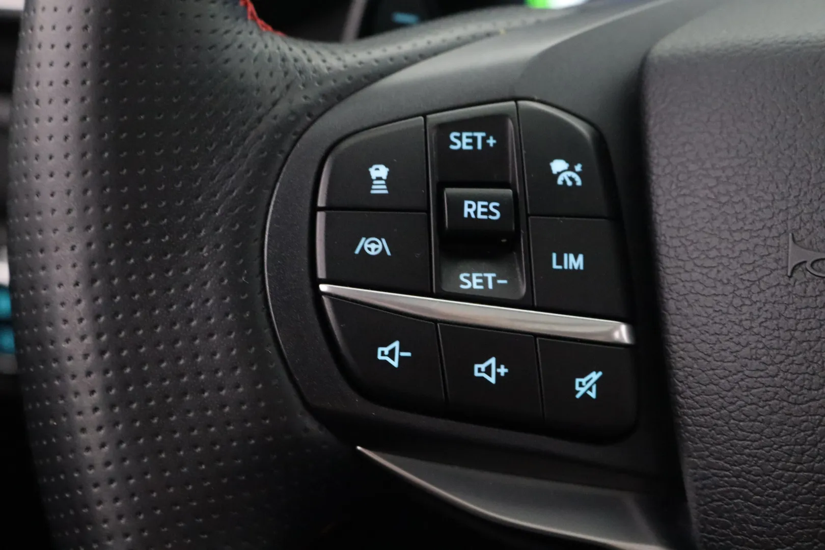 FORD Explorer KUH-707 carousel image