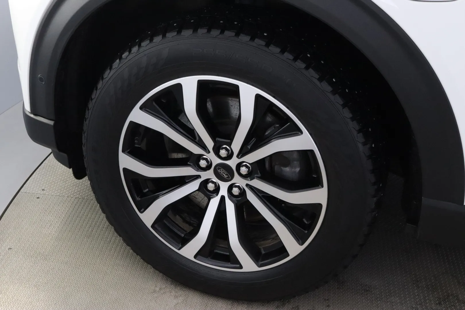 FORD Explorer KUH-707 carousel image