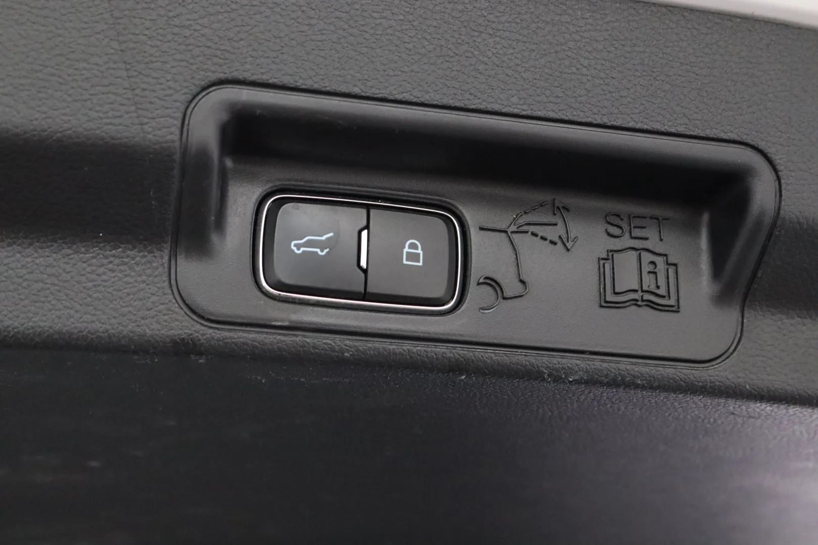 FORD Explorer KUH-707 carousel image