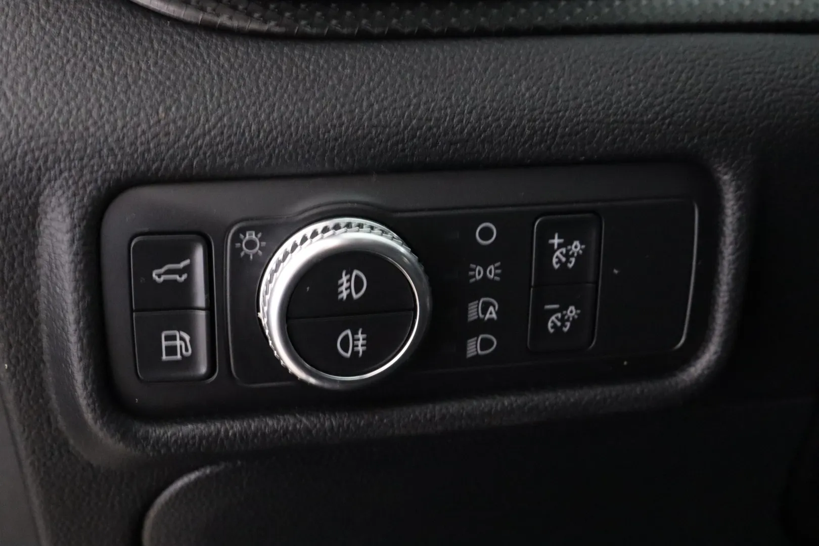 FORD Explorer KUH-707 carousel image