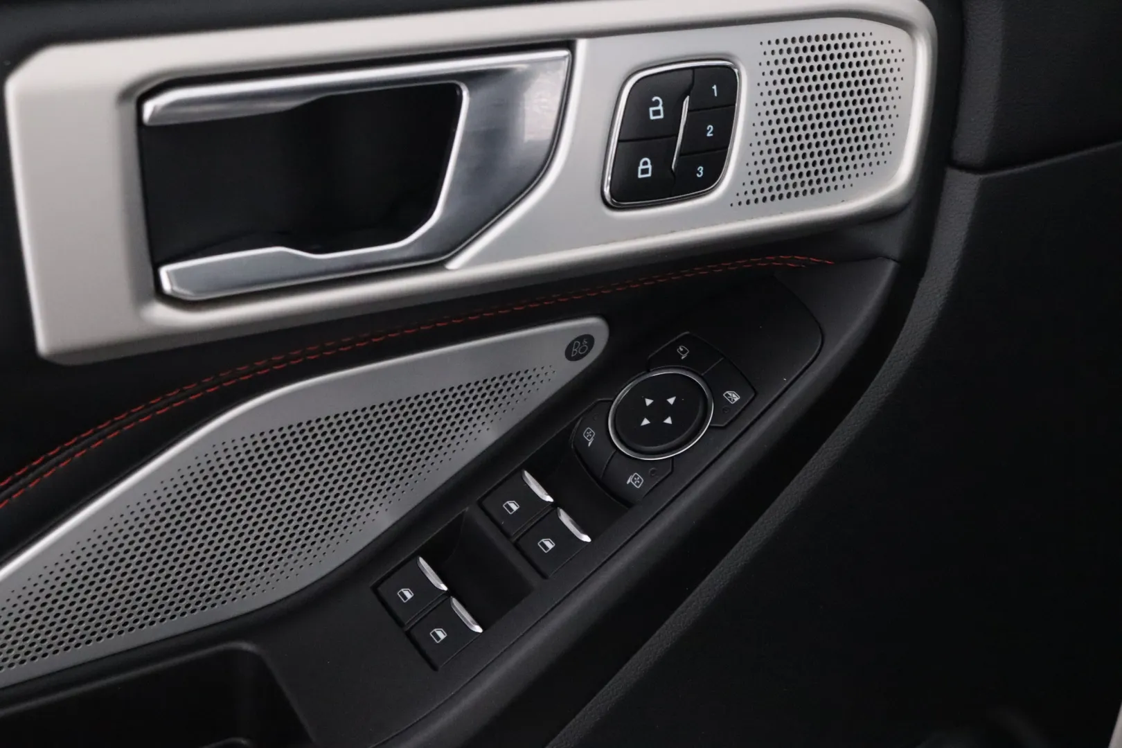 FORD Explorer KUH-707 carousel image