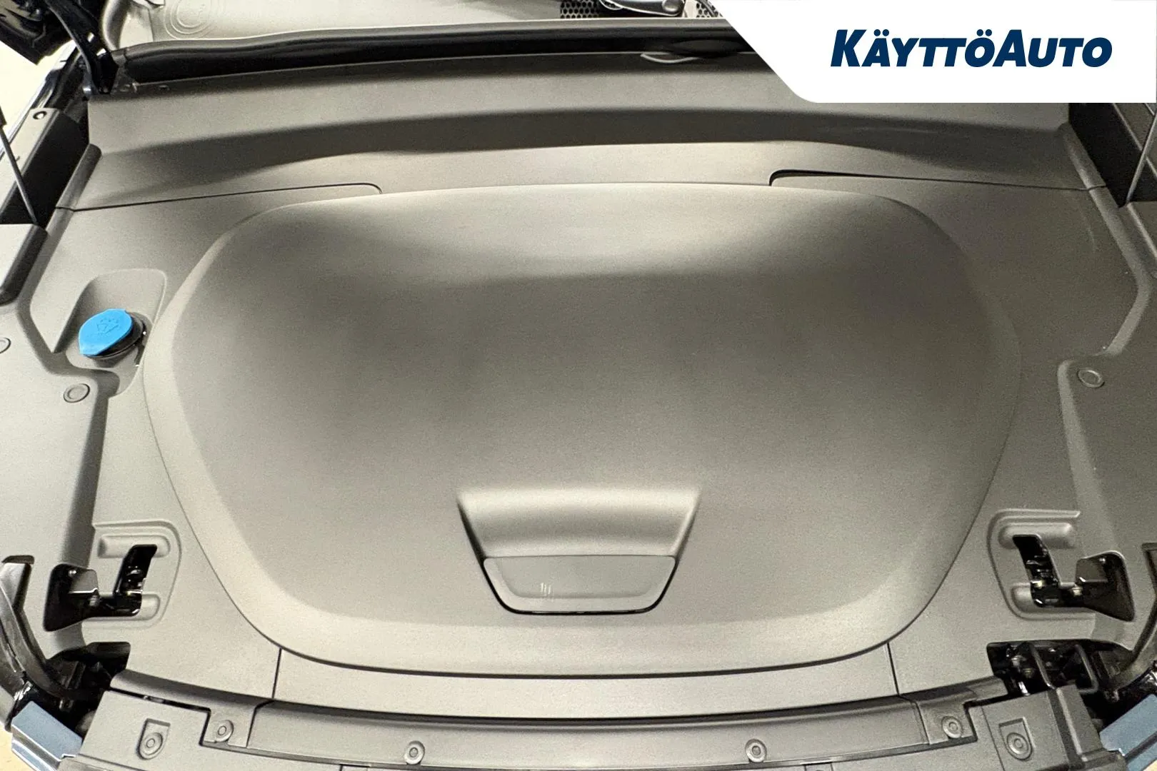 Volvo EX40 LTN-411 carousel image