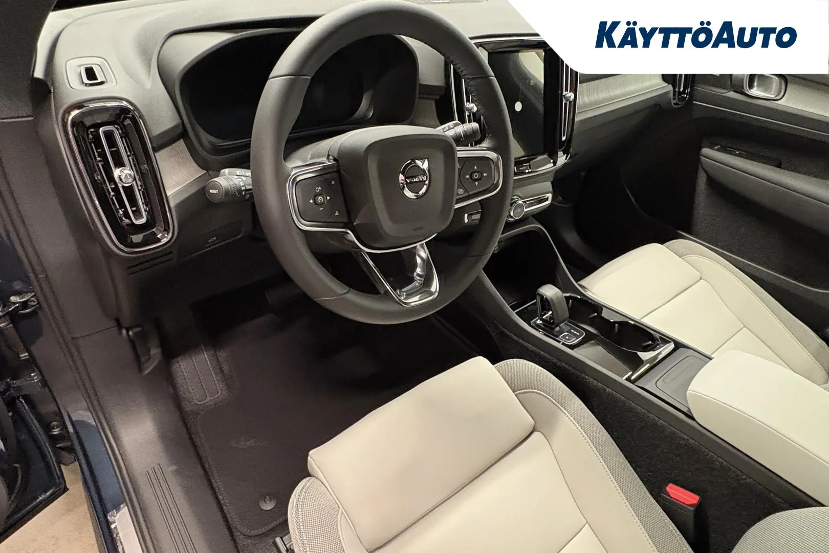 Volvo EX40 LTN-411 carousel image