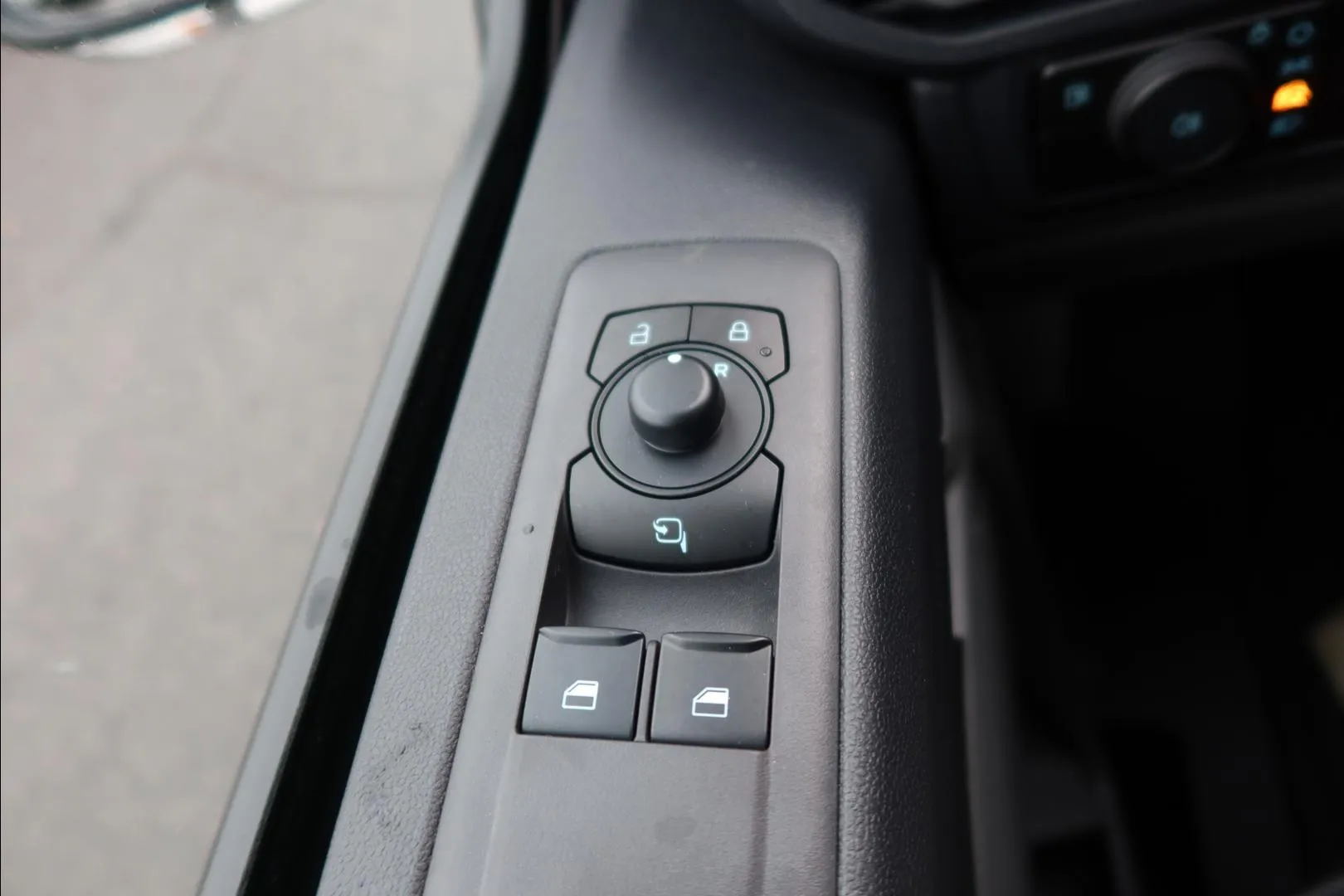 Ford Transit Custom JOI-169 carousel image