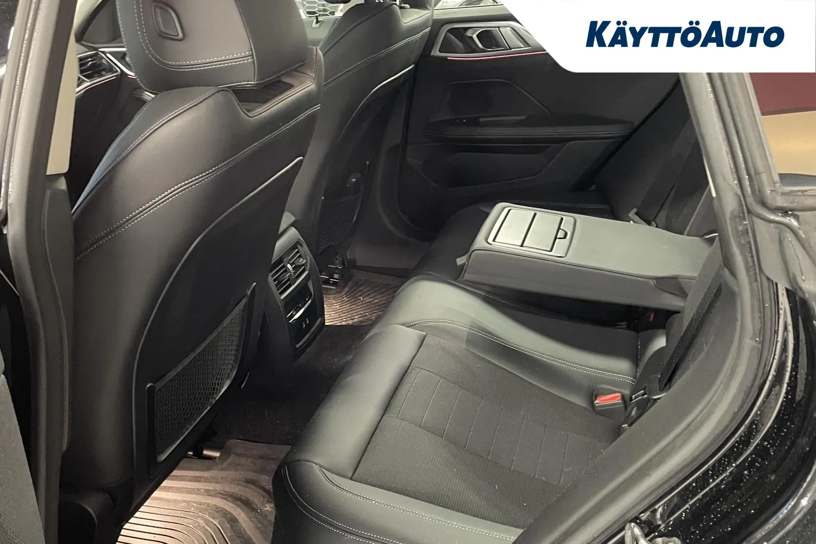 BMW i4 ZOO-182 carousel image