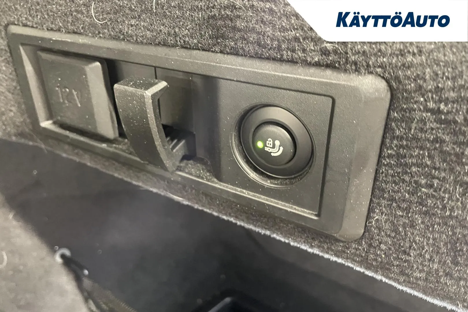 BMW i4 ZOO-182 carousel image