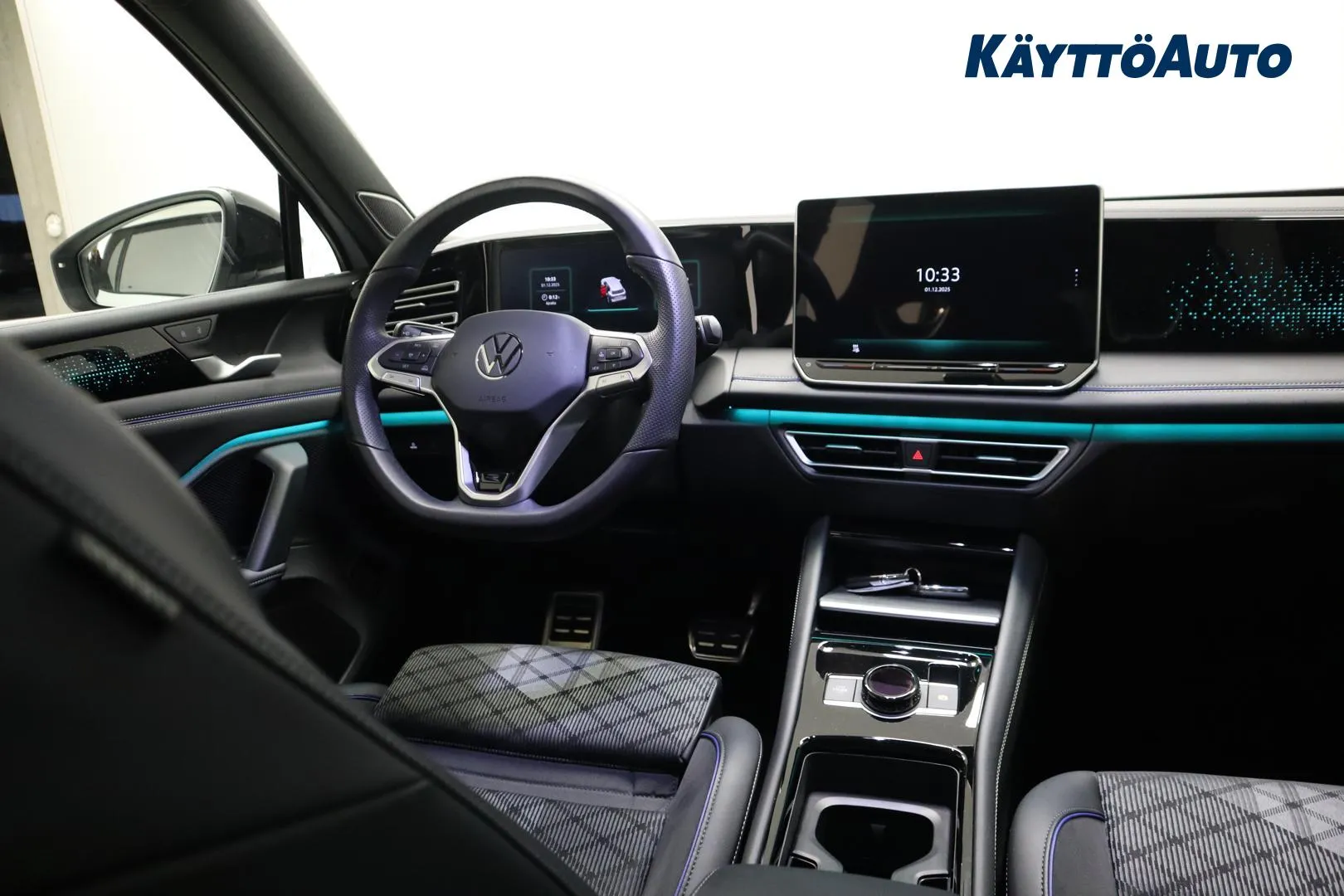 VOLKSWAGEN Tiguan ZPC-619 carousel image