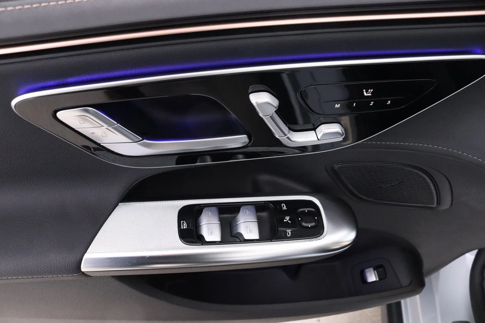 MERCEDES-BENZ EQE RXJ-976 carousel image