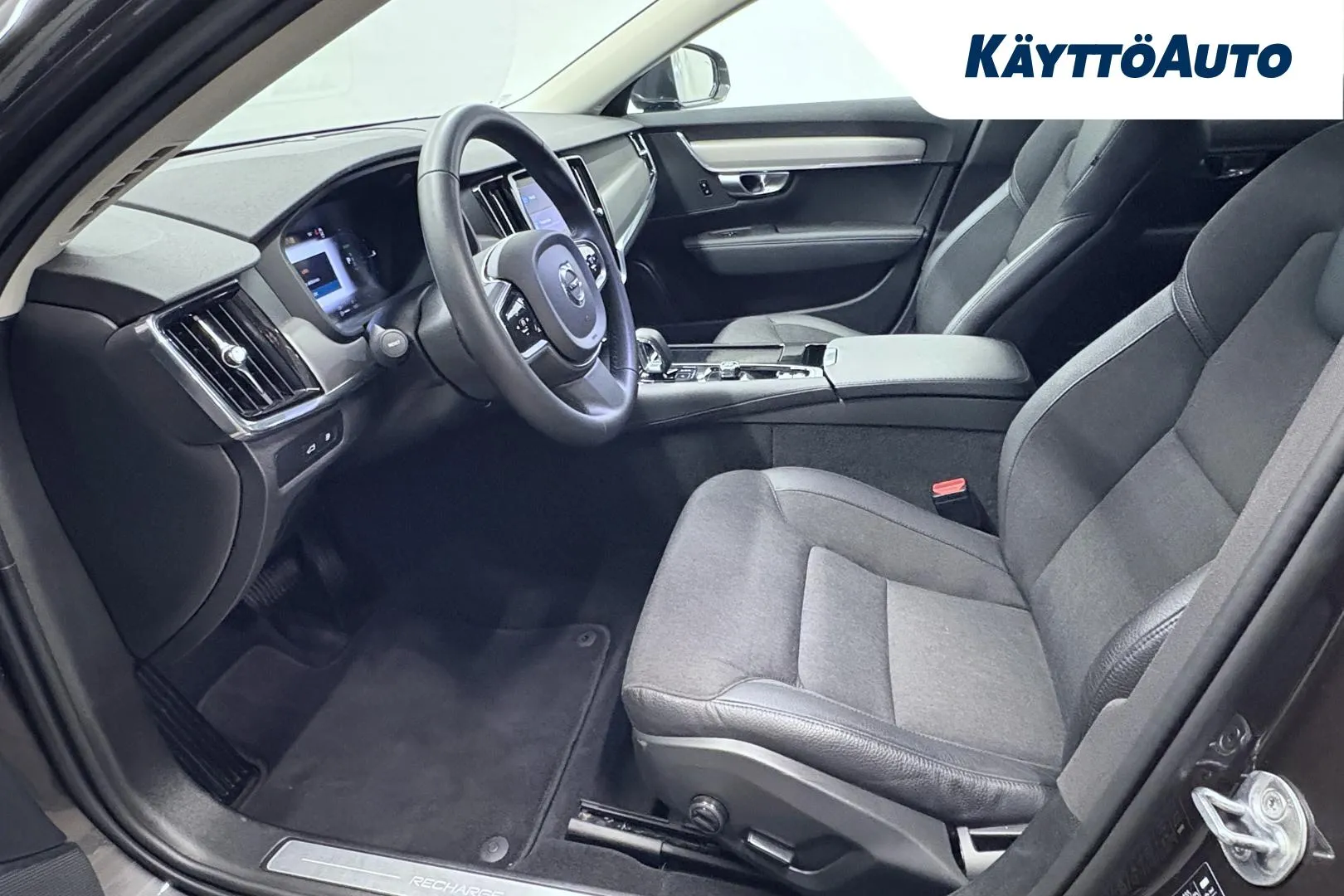 VOLVO V90 KXA-975 carousel image