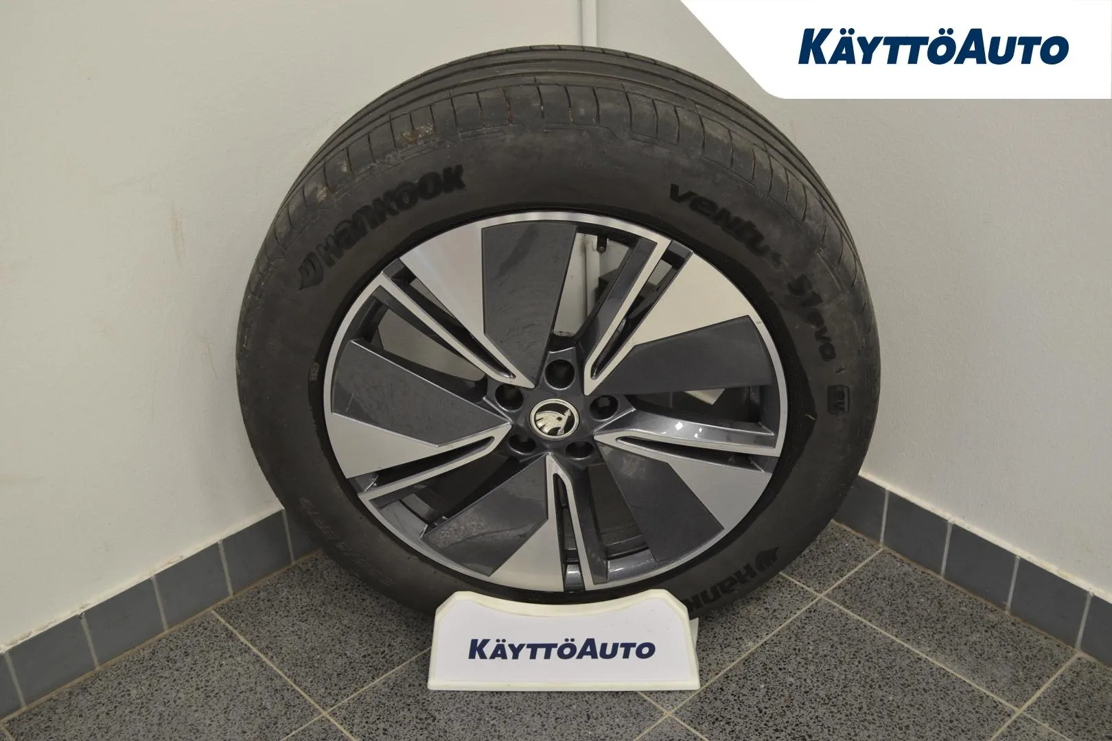 SKODA Enyaq OZY-908 carousel image