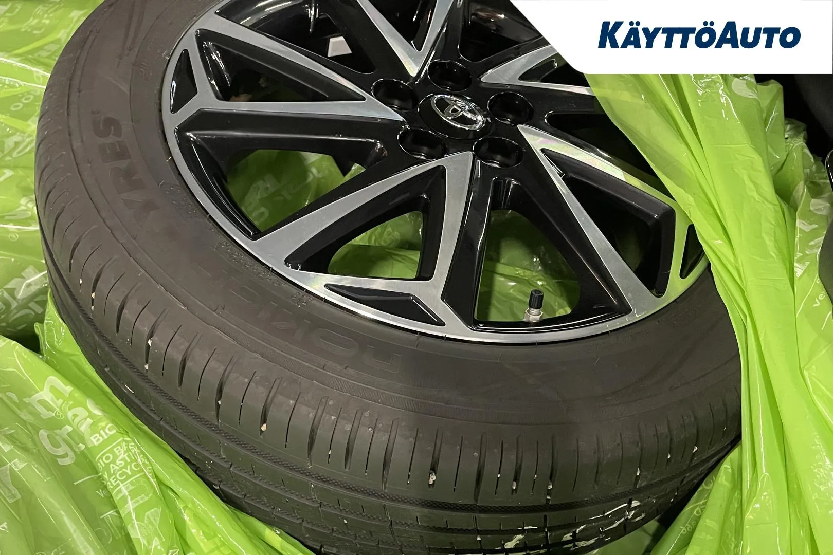 Toyota Yaris CPO-996 carousel image