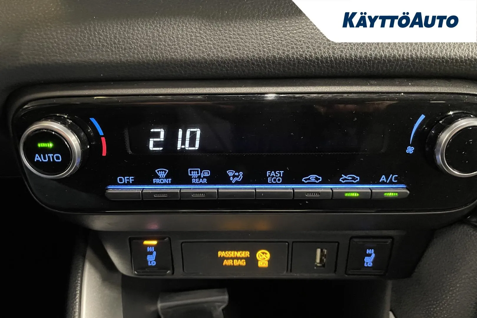 Toyota Yaris CPO-996 carousel image