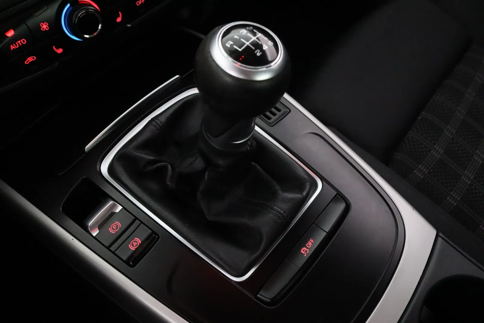 AUDI A4 YHK-609 carousel image