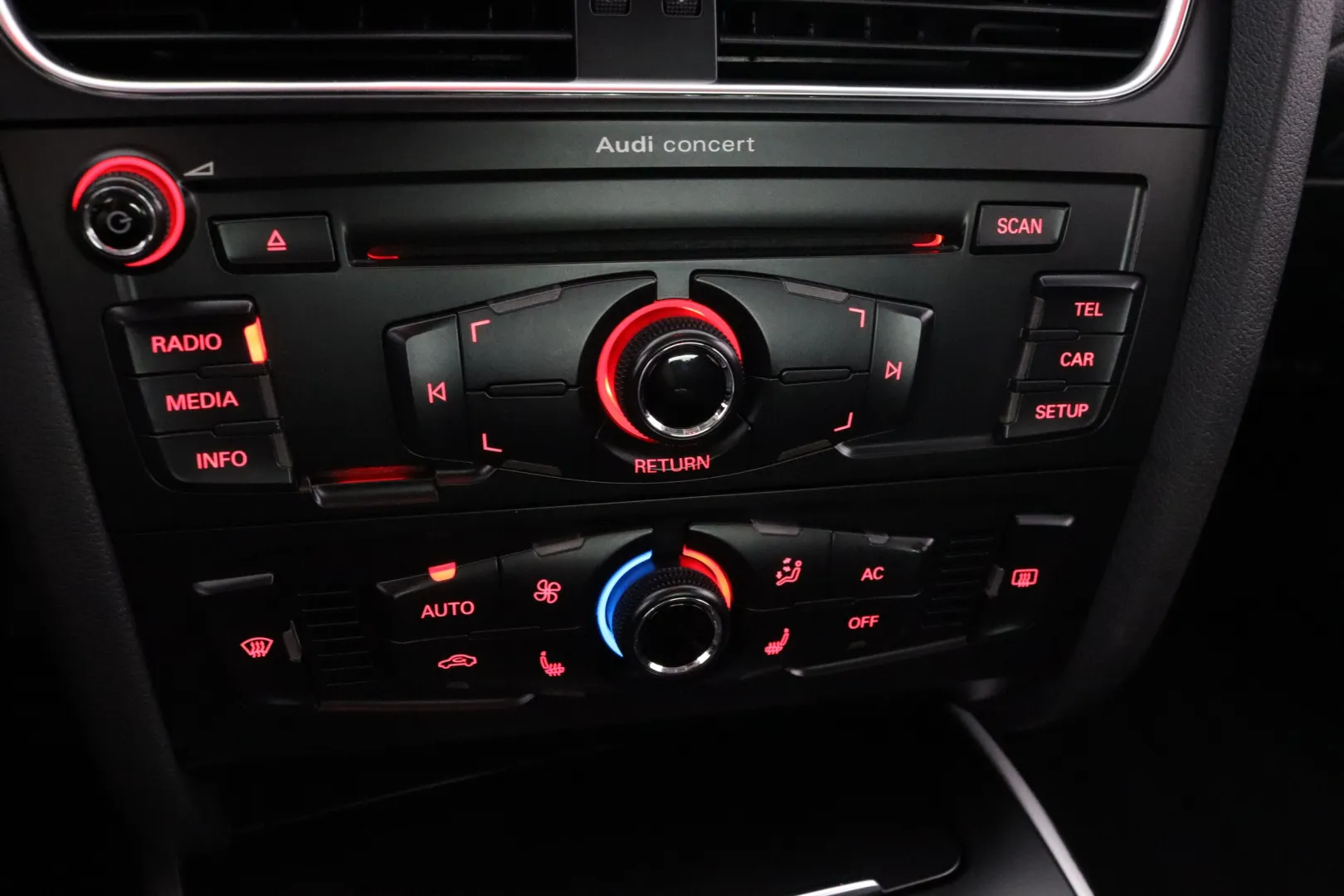 AUDI A4 YHK-609 carousel image