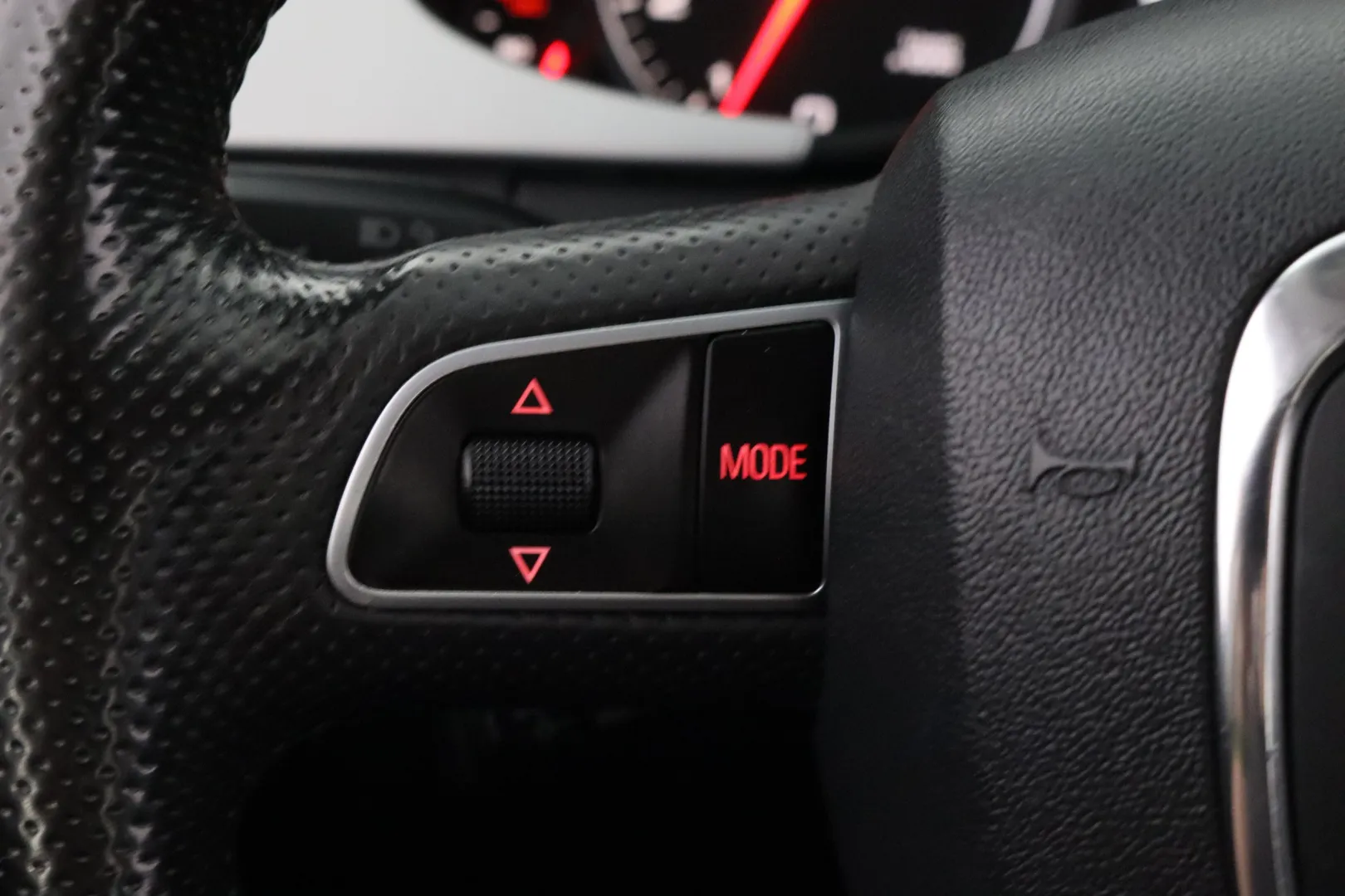 AUDI A4 YHK-609 carousel image