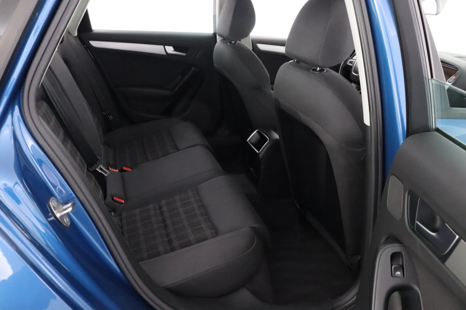 AUDI A4 YHK-609 carousel image