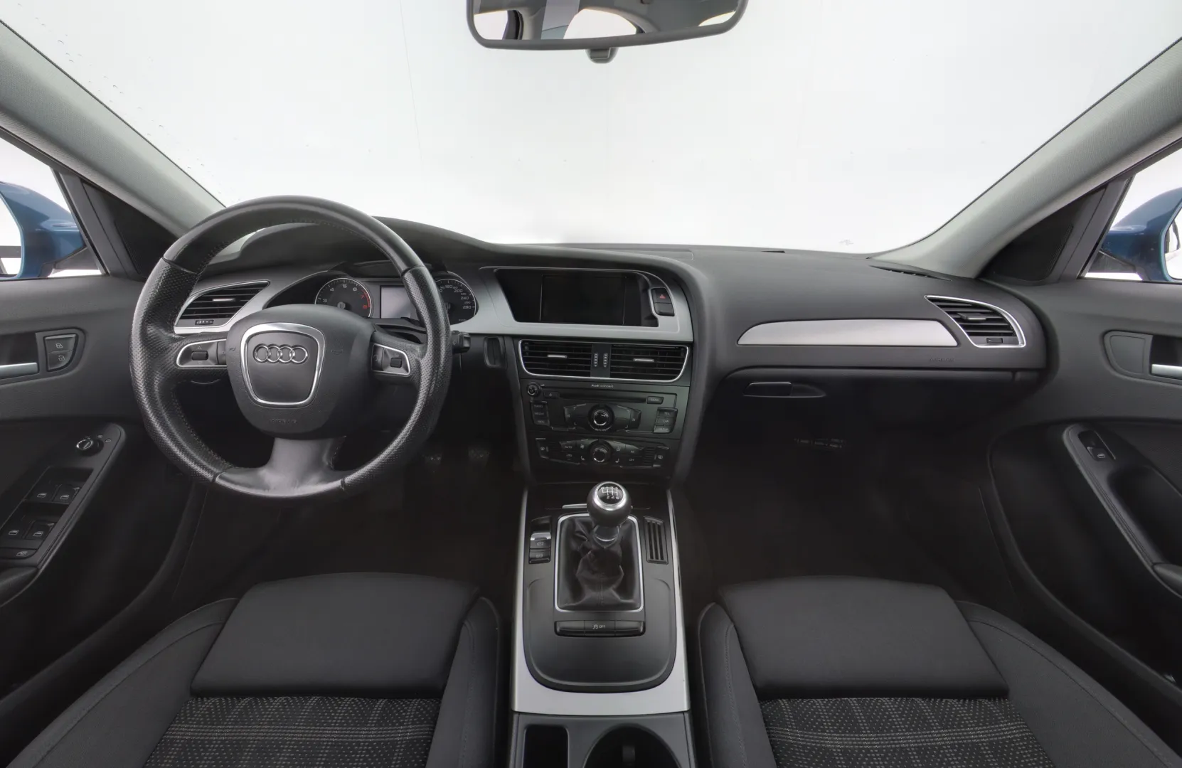 AUDI A4 YHK-609 carousel image