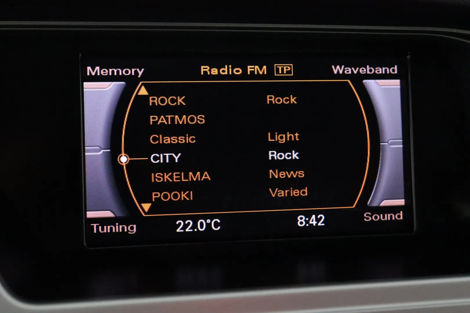 AUDI A4 YHK-609 carousel image