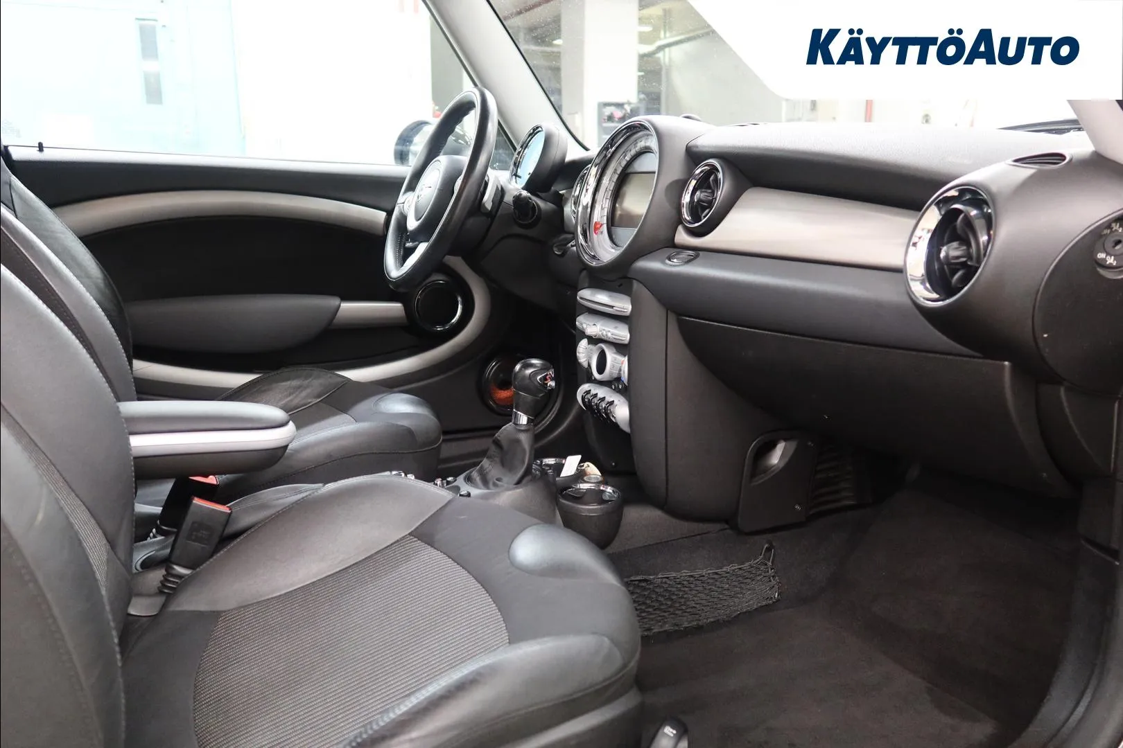 MINI Cooper CMS-645 carousel image