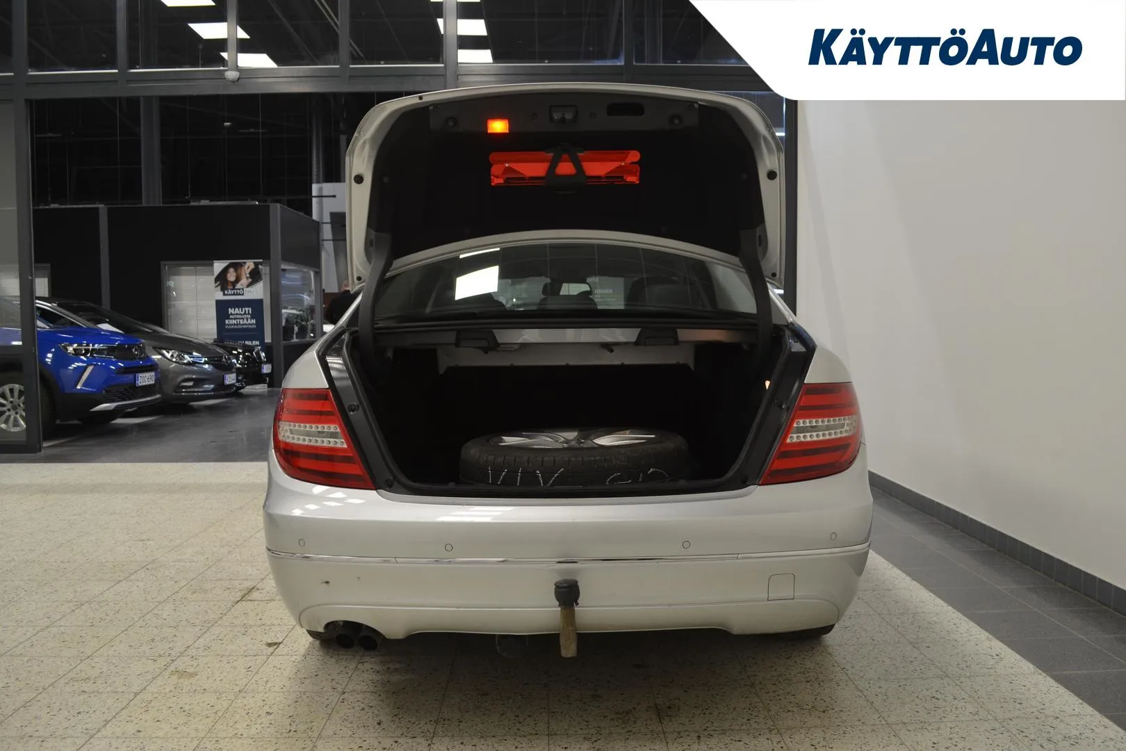 MERCEDES-BENZ C YIY-912 carousel image