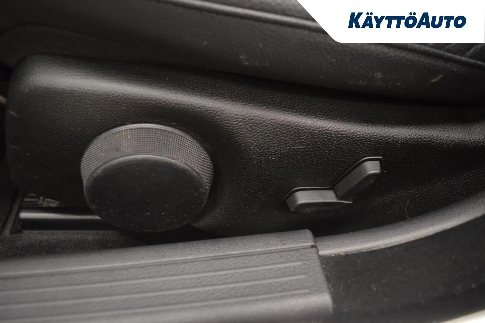 MERCEDES-BENZ C YIY-912 carousel image