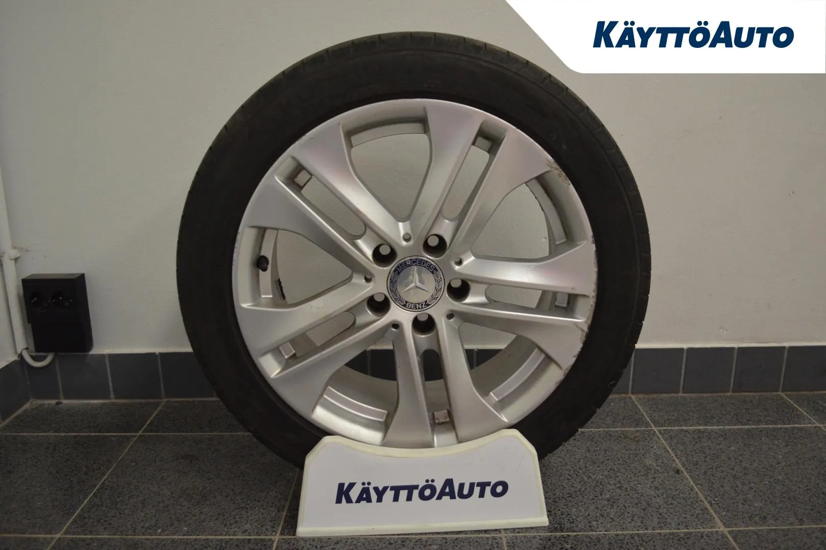 MERCEDES-BENZ C YIY-912 carousel image