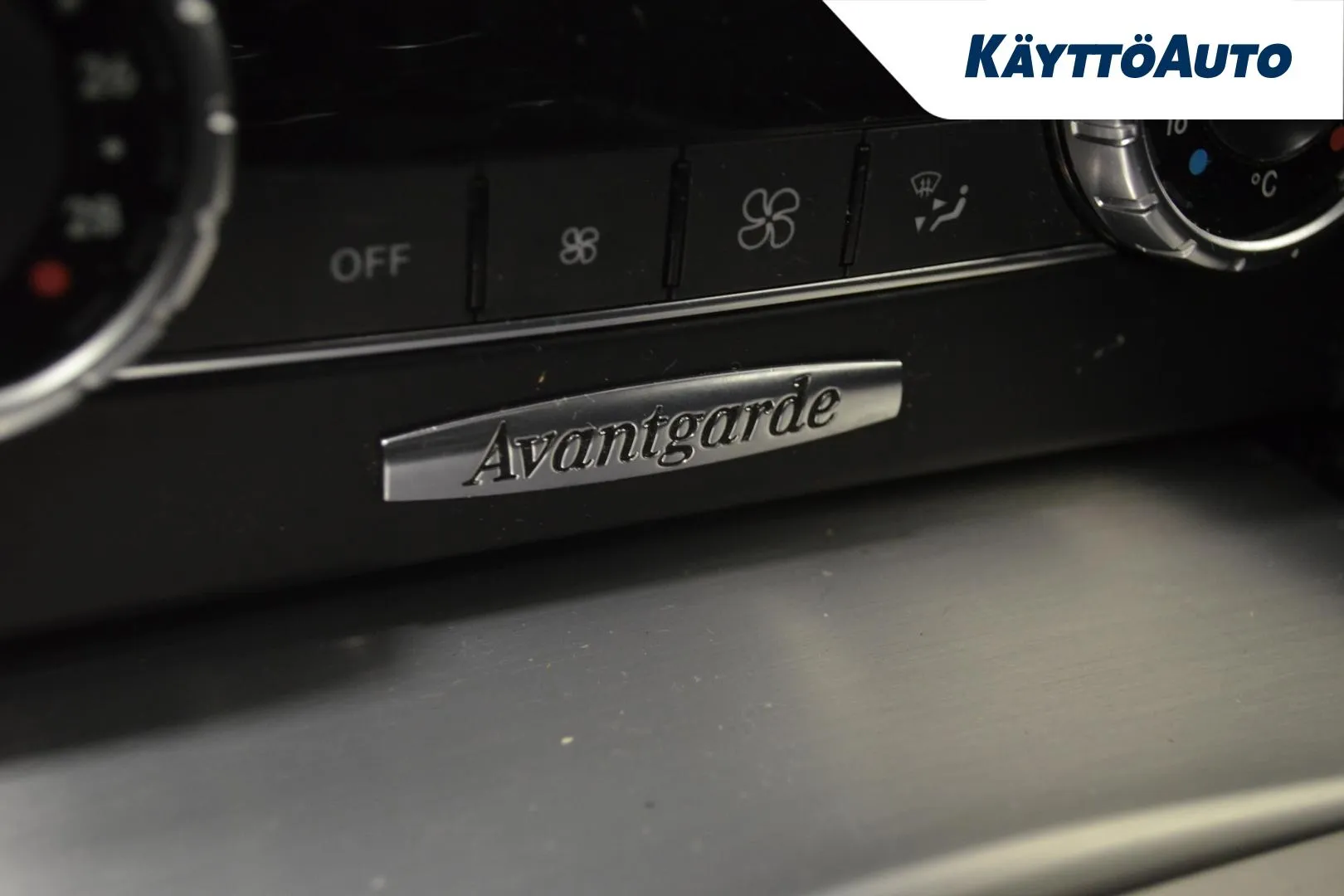 MERCEDES-BENZ C YIY-912 carousel image