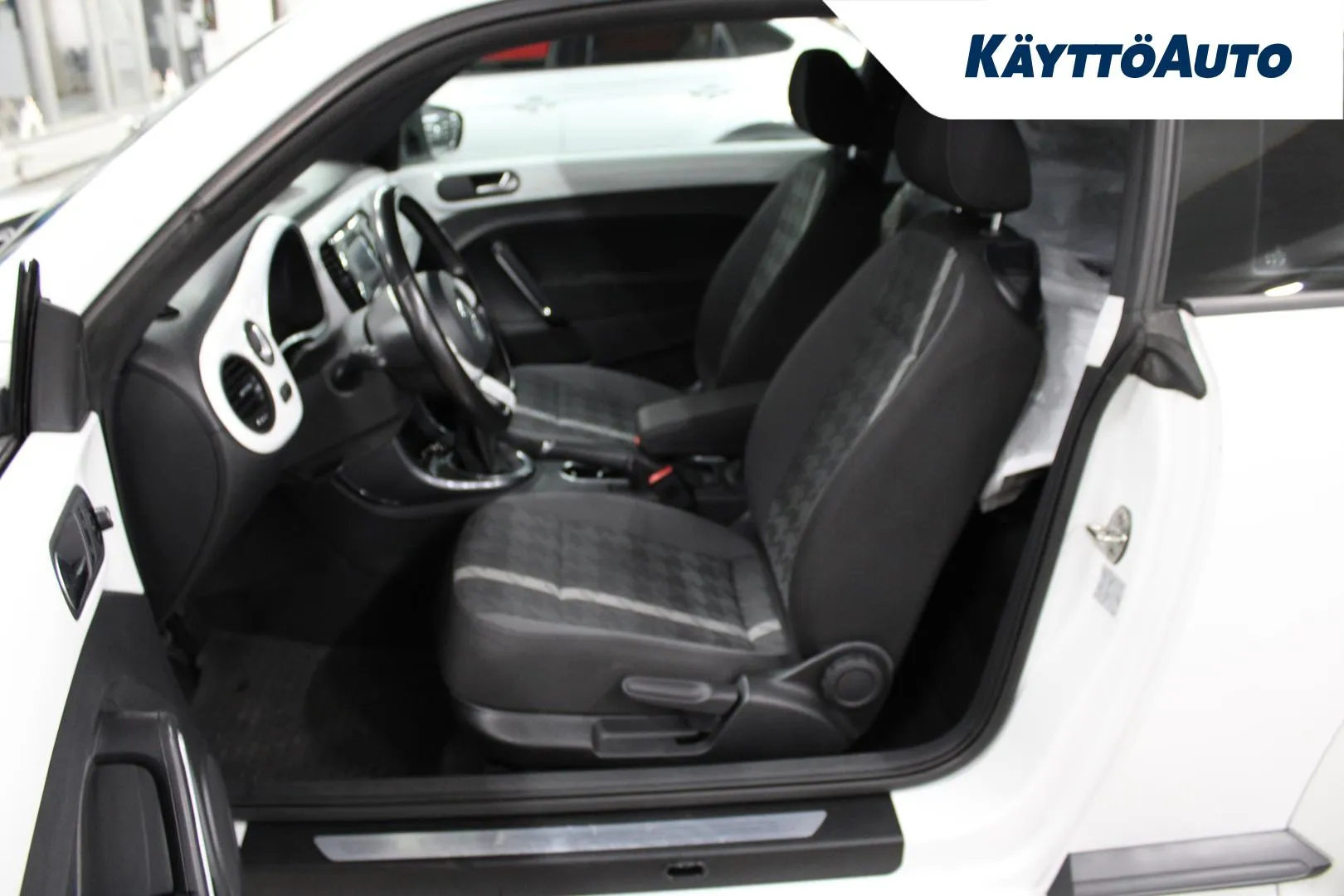 VOLKSWAGEN Beetle INN-572 carousel image