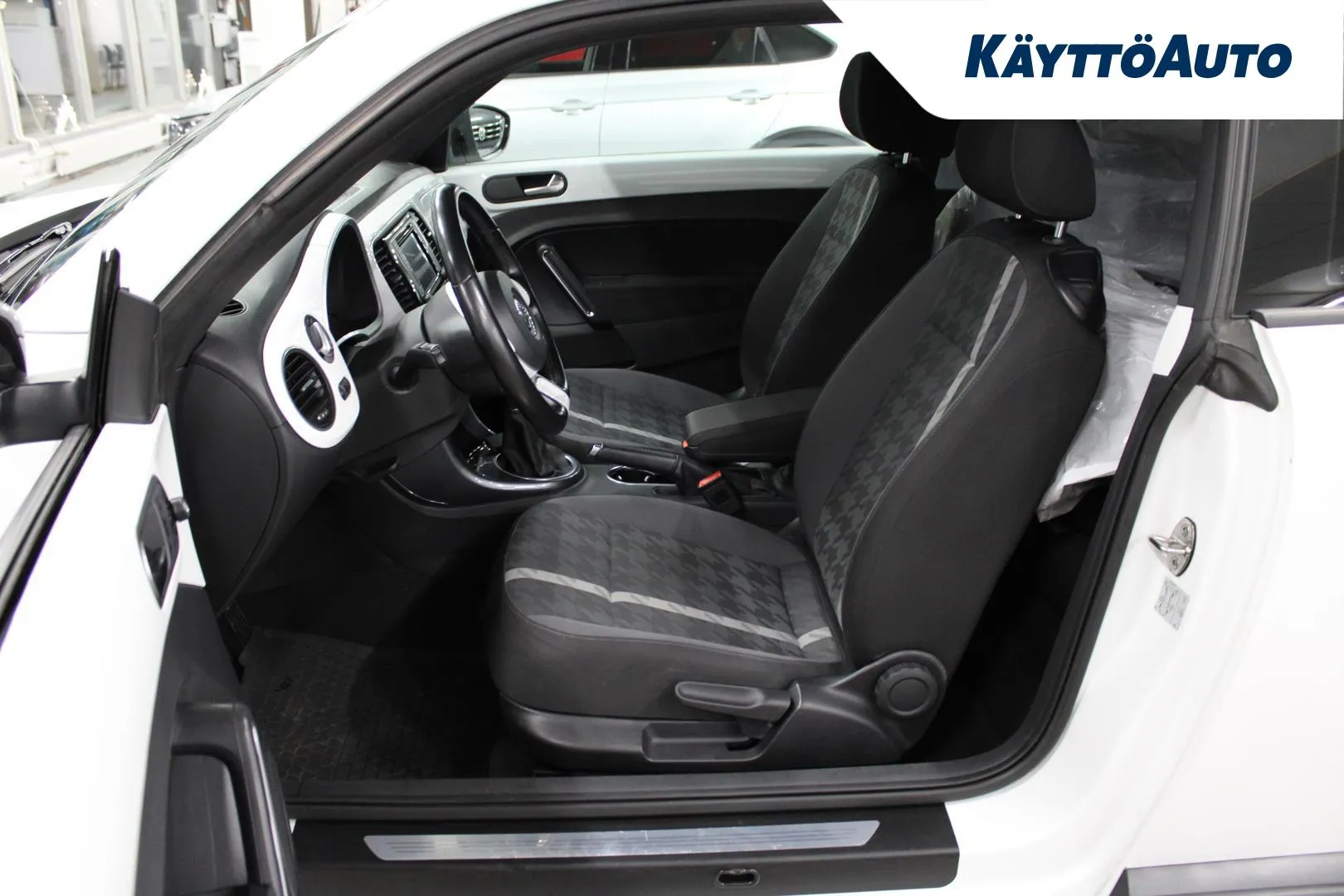 VOLKSWAGEN Beetle INN-572 carousel image