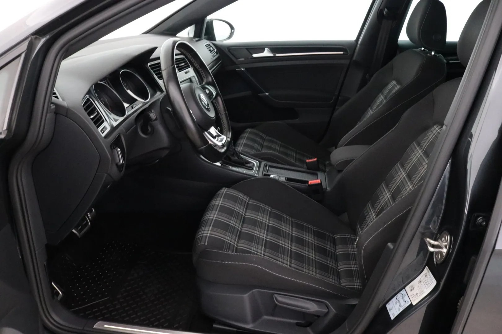 Volkswagen Golf SNN-561 carousel image