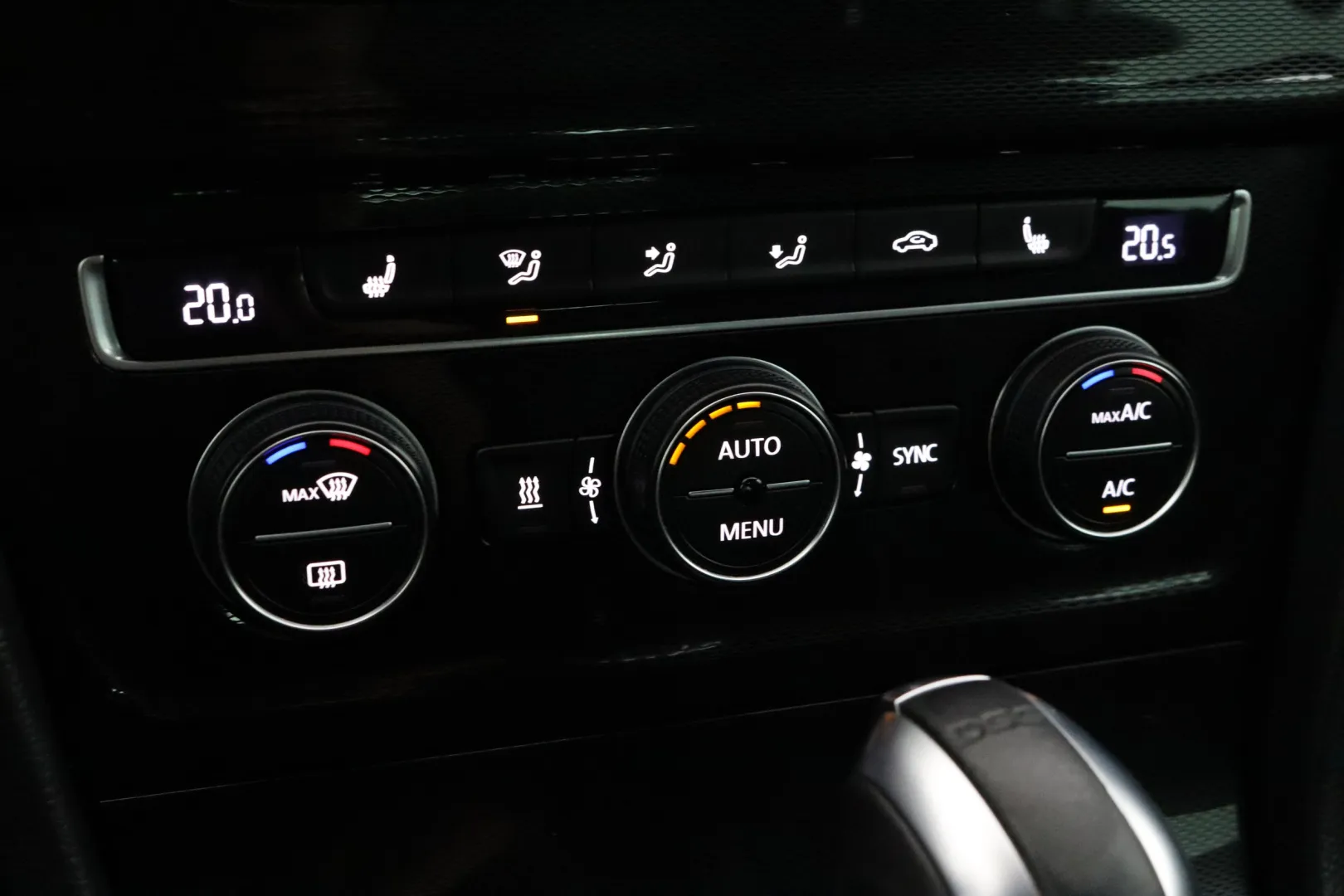 Volkswagen Golf SNN-561 carousel image