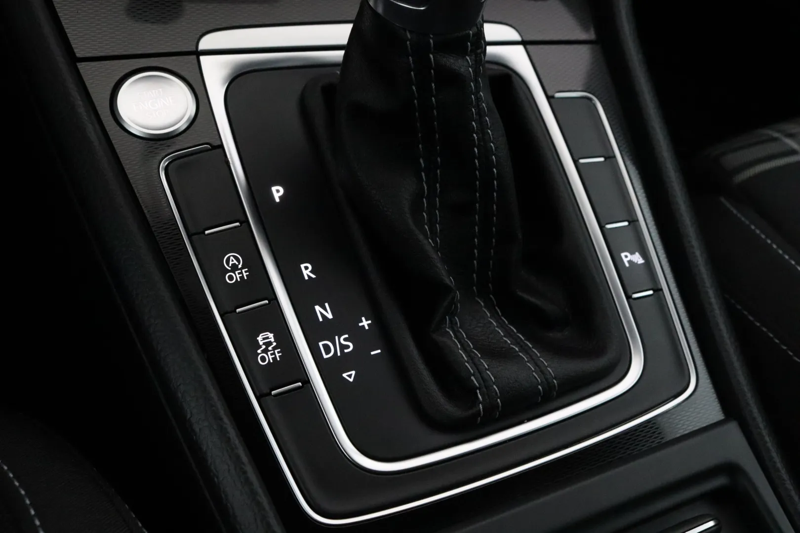 Volkswagen Golf SNN-561 carousel image