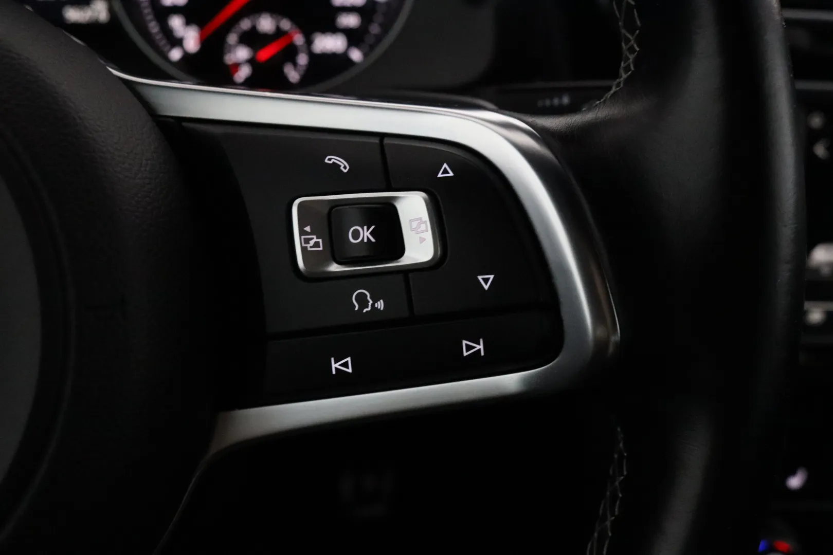 Volkswagen Golf SNN-561 carousel image