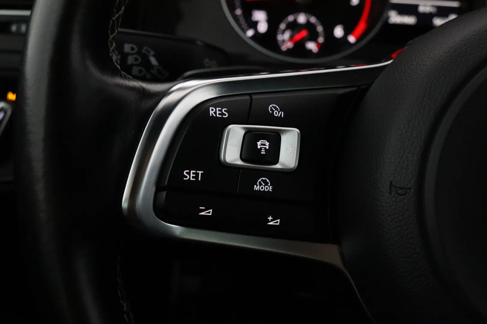 Volkswagen Golf SNN-561 carousel image