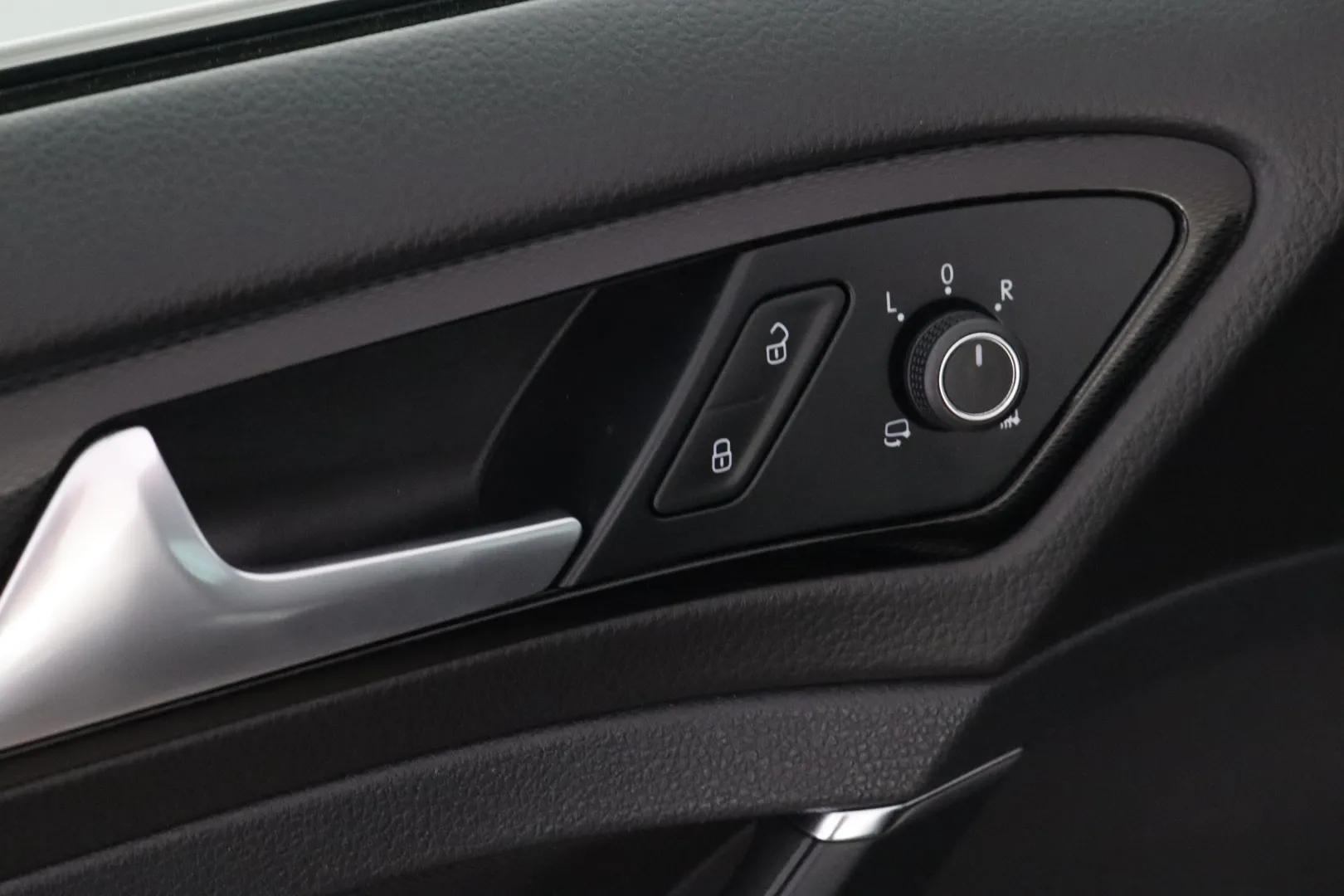 Volkswagen Golf SNN-561 carousel image