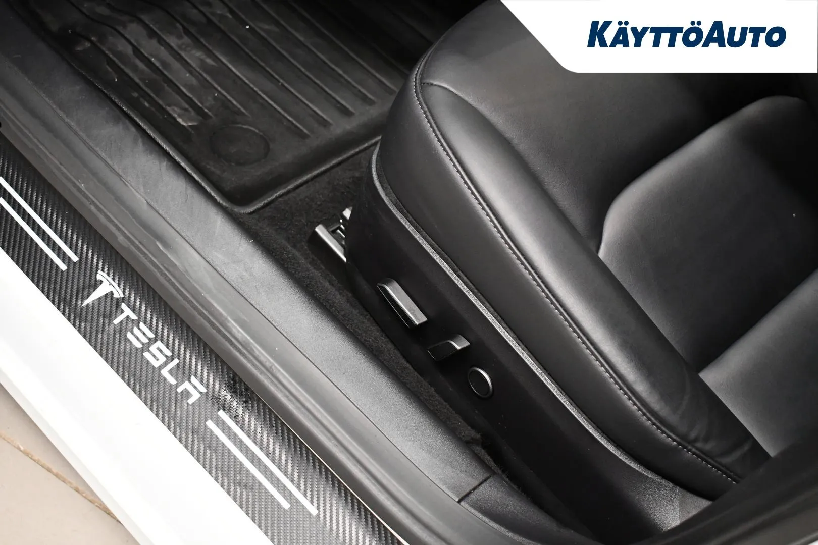 TESLA Model 3 XSZ-806 carousel image