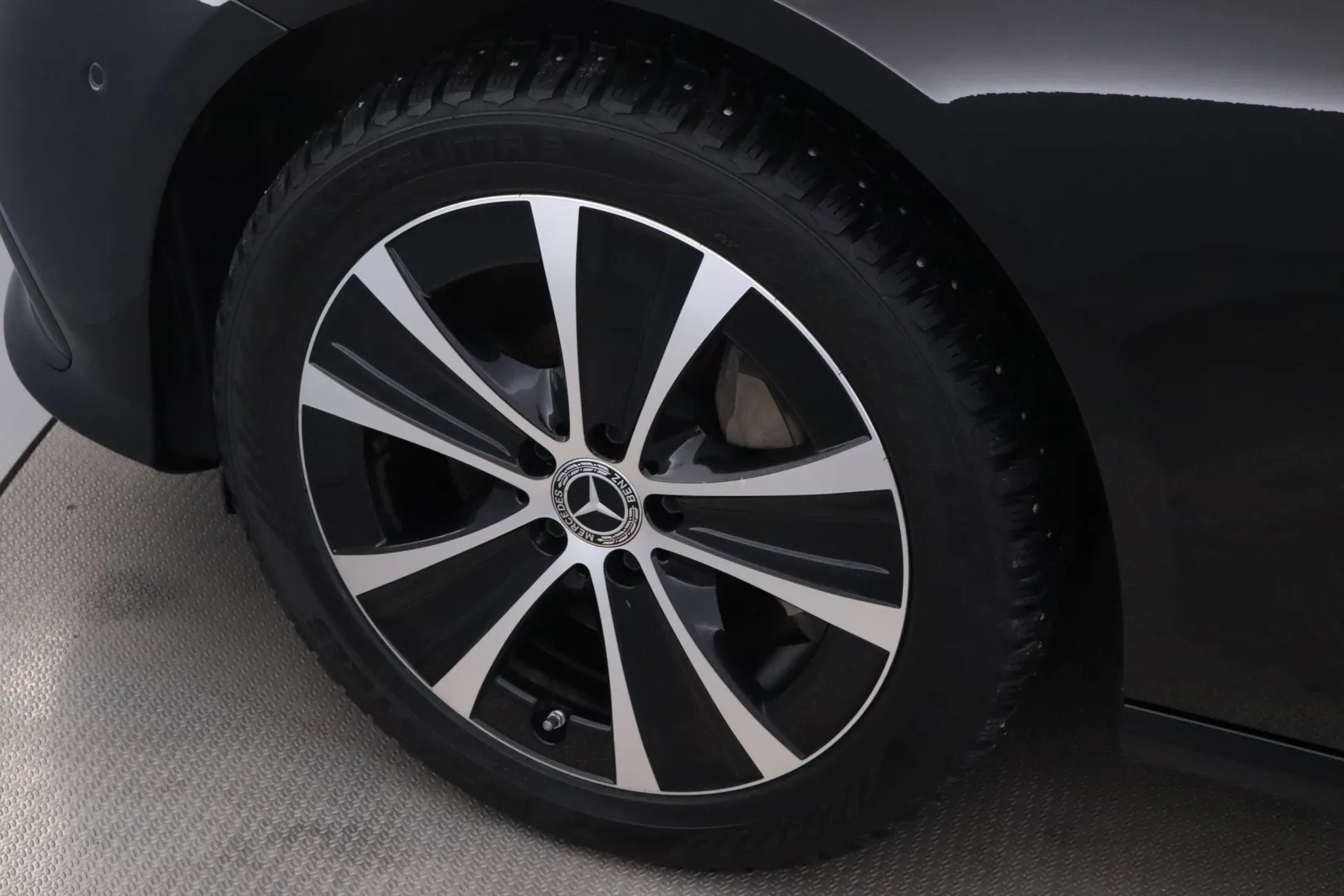 MERCEDES-BENZ E IPE-281 carousel image