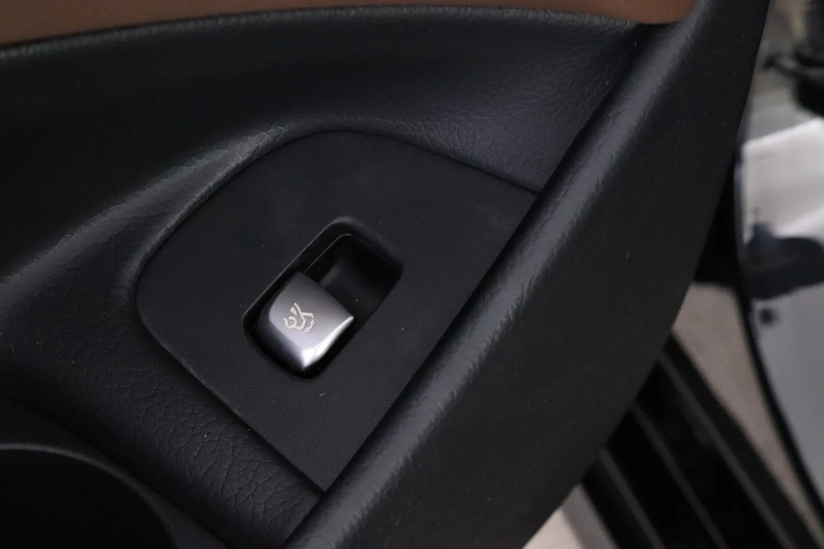 MERCEDES-BENZ E IPE-281 carousel image