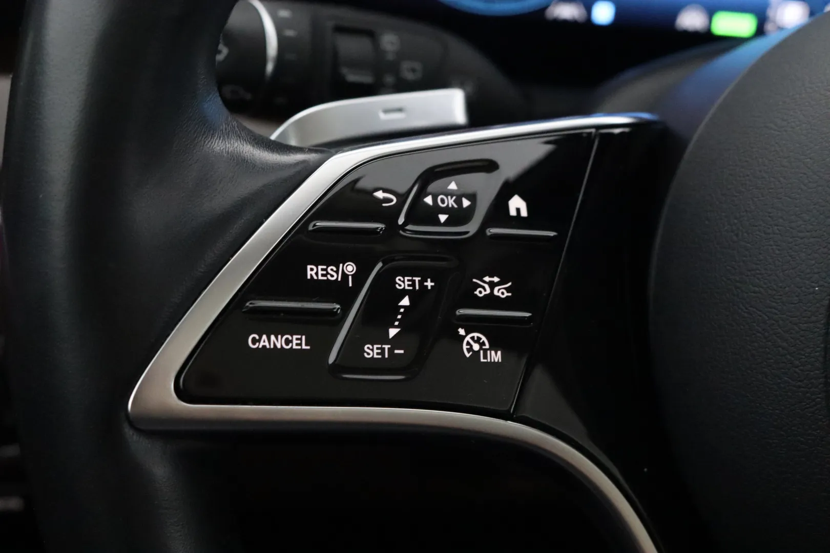 MERCEDES-BENZ E IPE-281 carousel image