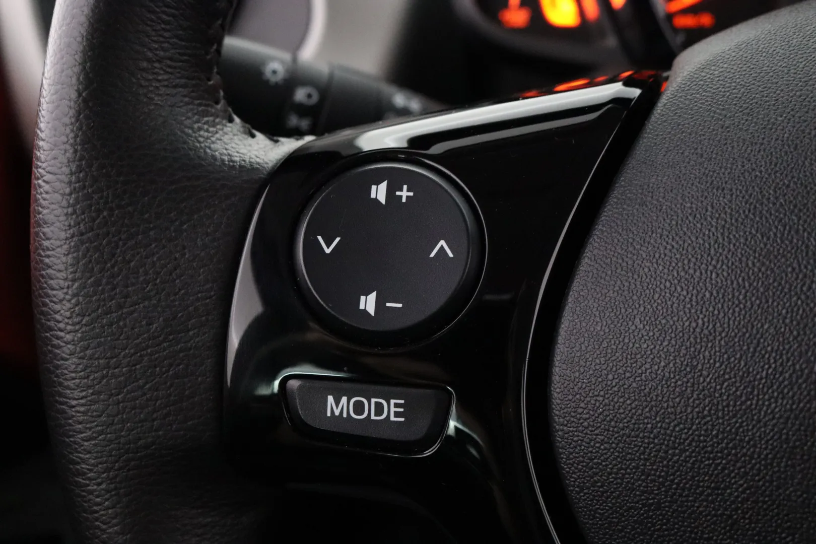 TOYOTA AYGO CKH-671 carousel image