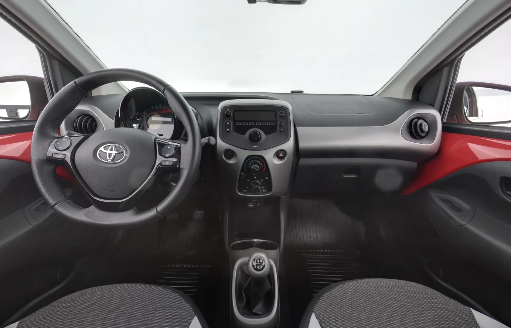 TOYOTA AYGO CKH-671 carousel image