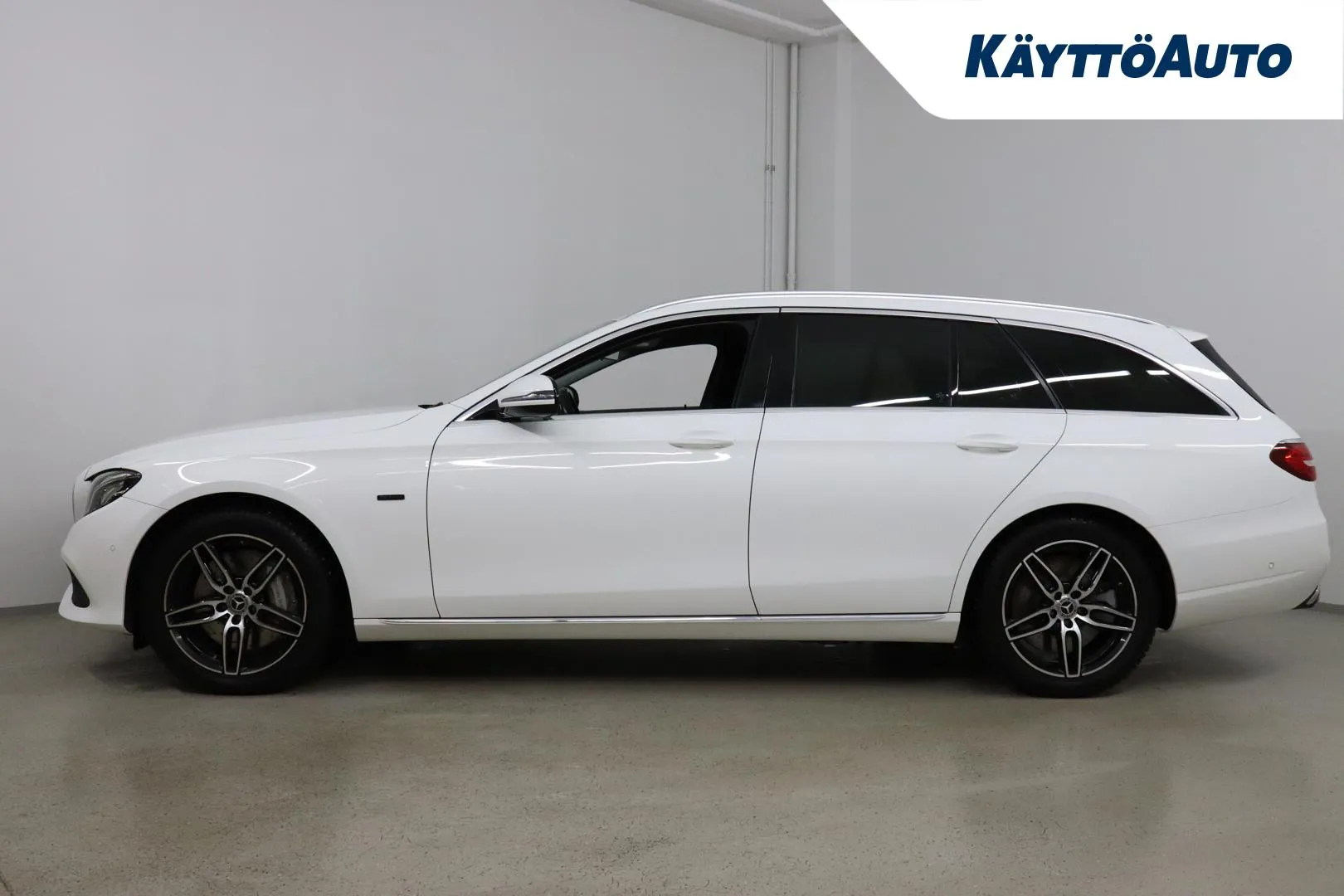 Mercedes-Benz E GZZ-444 carousel image