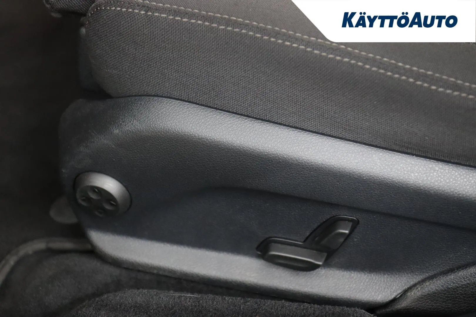 Mercedes-Benz E GZZ-444 carousel image