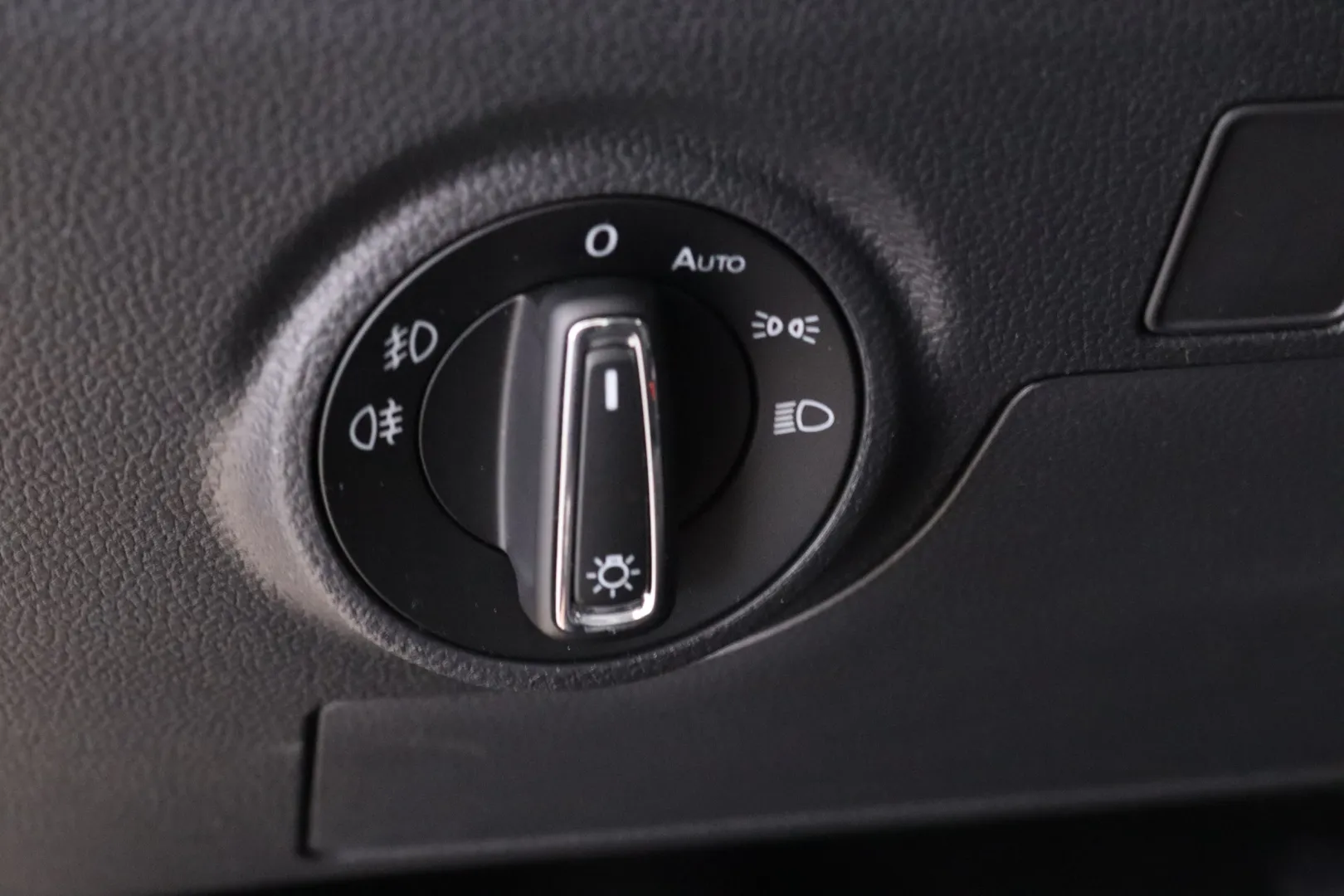 SEAT Arona EPB-934 carousel image