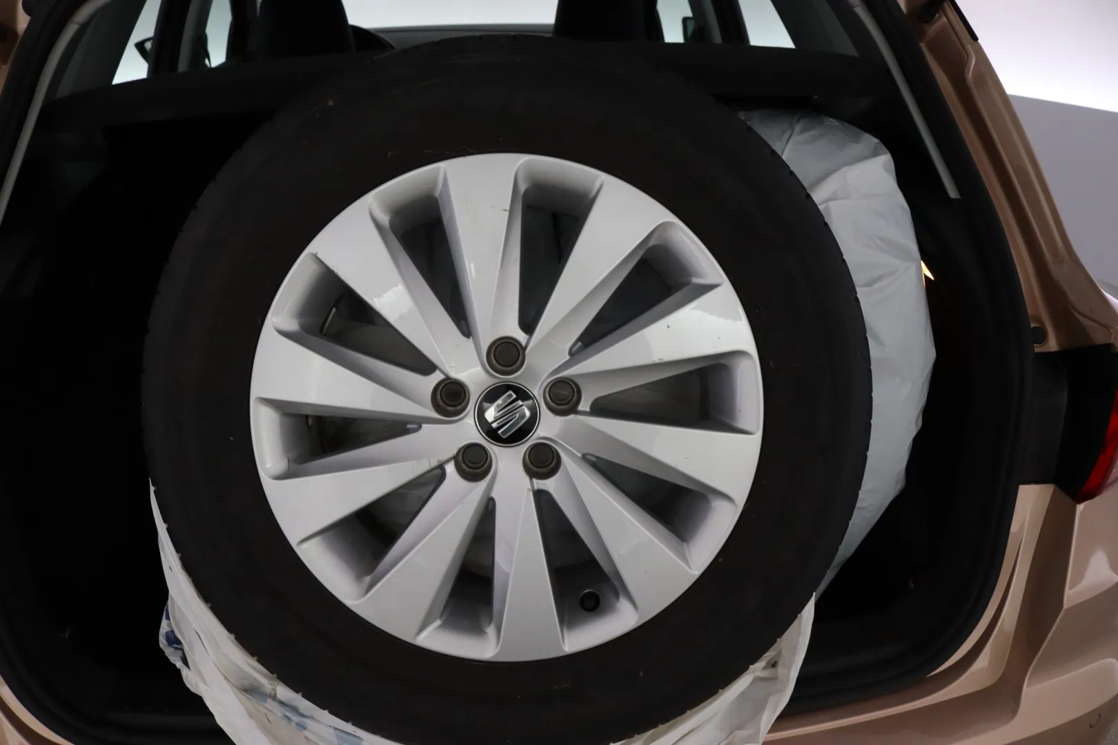 SEAT Arona EPB-934 carousel image