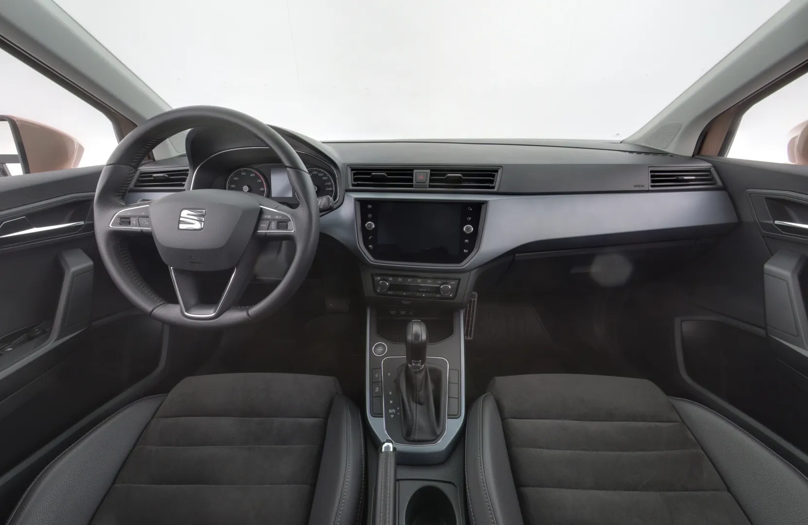 SEAT Arona EPB-934 carousel image