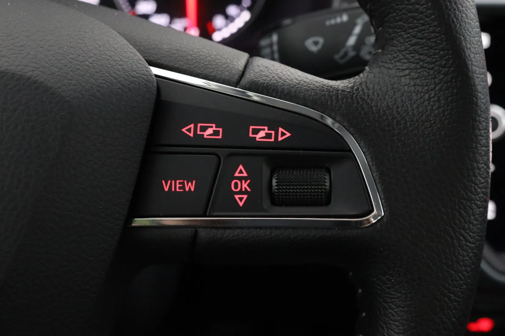 SEAT Arona EPB-934 carousel image