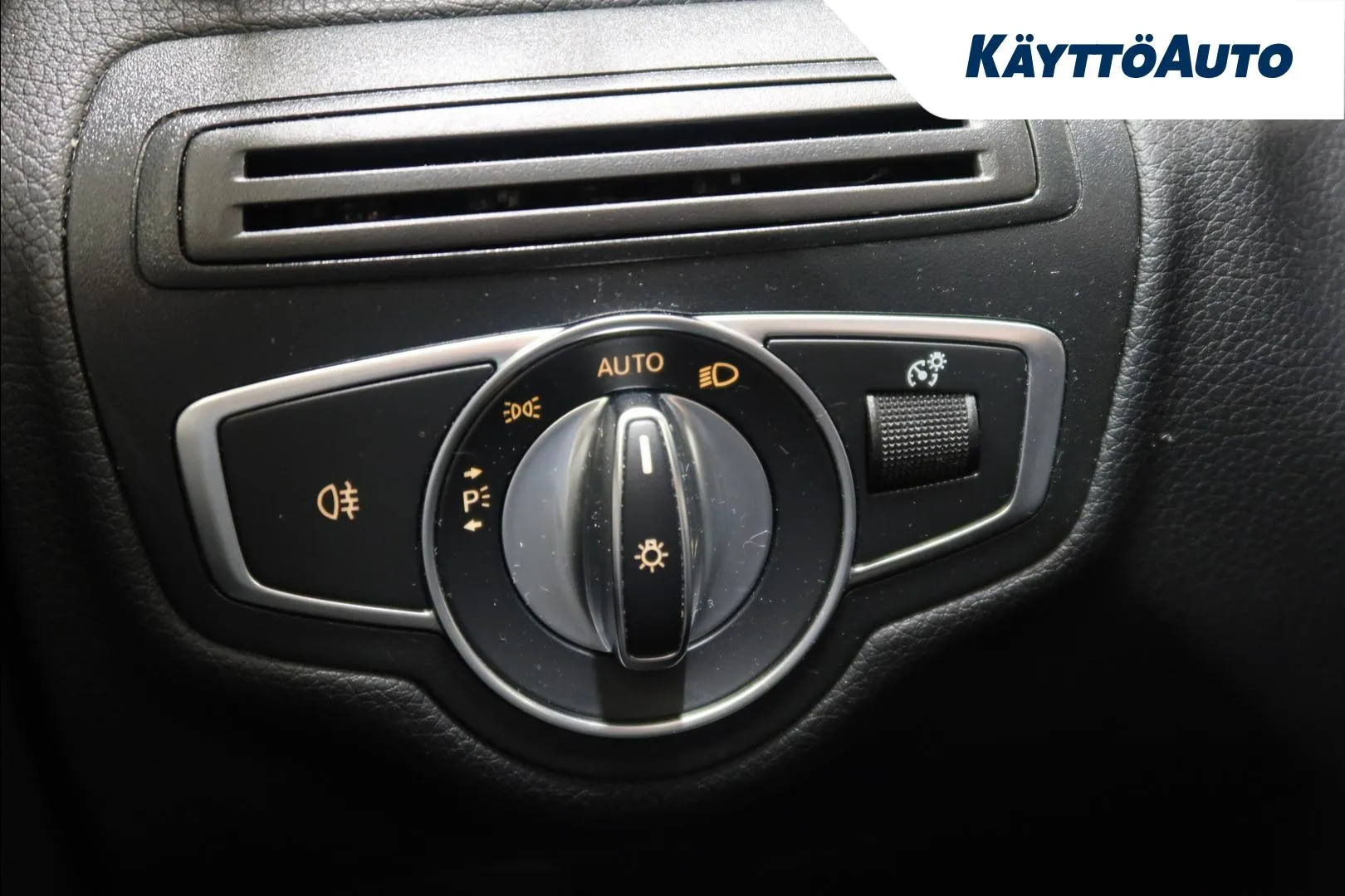 Mercedes-Benz C OVN-603 carousel image