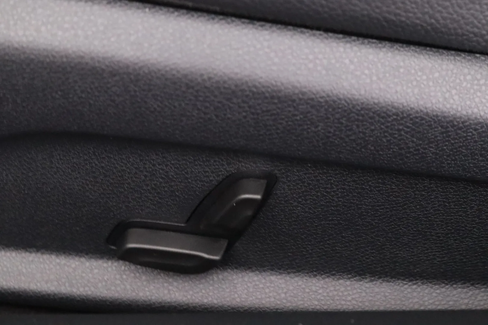 MERCEDES-BENZ E OZK-927 carousel image